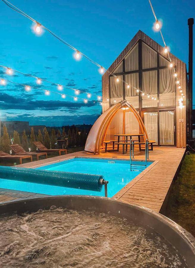 Villa per 11 persone, con Terrazza e Idromassaggio nonché Giardino e Piscina in Lituania