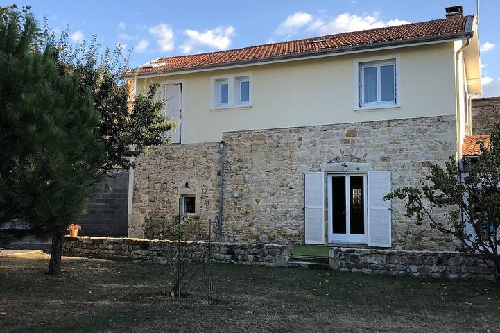 Location de vacances pour 5 personnes, avec Jardin à Vic-le-Comte