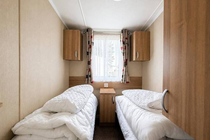 Beautiful 8 berth caravan for hire at Seashore Haven Park in Norfolk in Great Yarmouth, The Broads