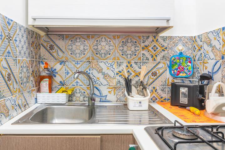 Appartamento intero, Appartamento 'Casa Pepes Centro Ortigia' con Giardino in Comune, Wi-Fi e Aria Condizionata in Spiaggetta di Cala Rossa, Siracusa