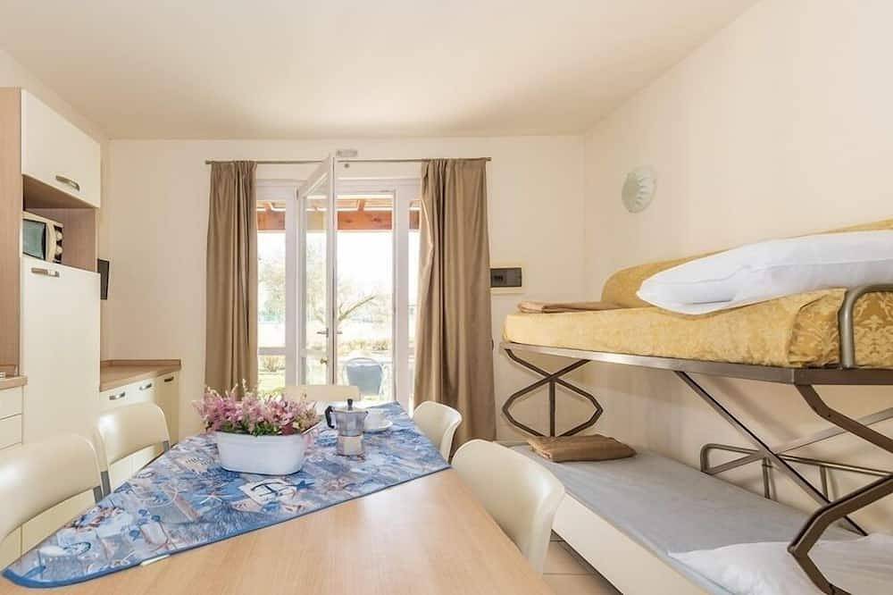 Bungalow 2 + 2 - Ein Schlafzimmer Resort, Schläft 4 in Colombare, Sirmione