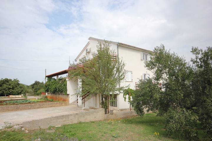 Ganze Wohnung, 2-Zimmer-Ferienwohnung mit Terrasse und Meerblick Kraj (Pasman) A-8502-a in Ugrinici, Kraj
