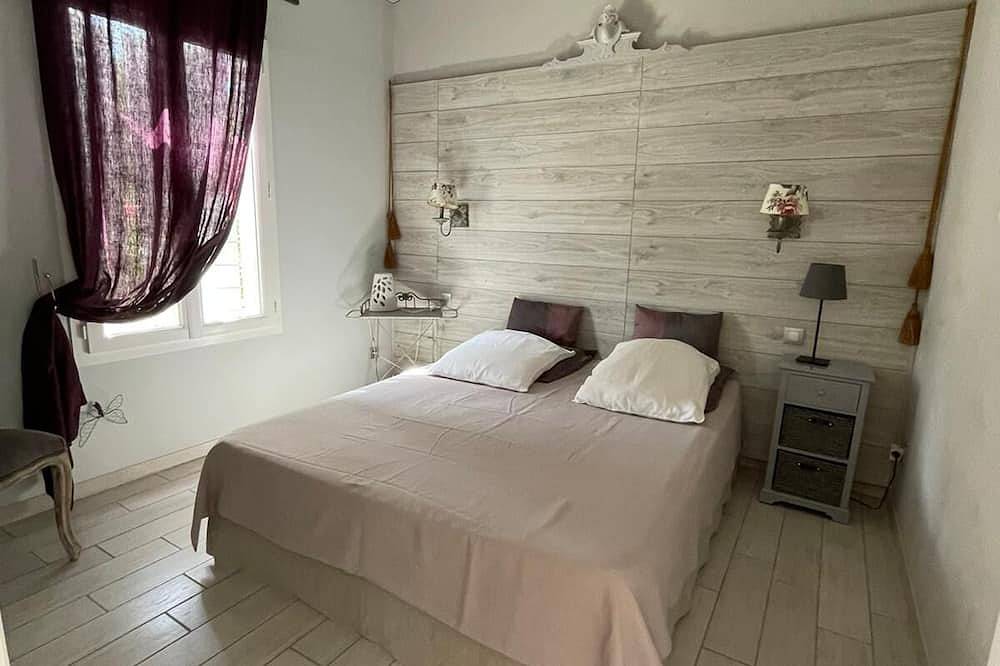 Mas with pool in the Alpilles / Plan yourself: Video by Drone in Maussane-les-Alpilles, Arles region