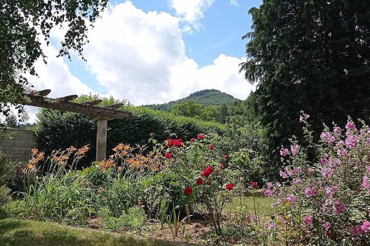 Un lieu bucolique, idéal pour se ressourcer              4 personnes in Beauzac, Haute-Loire