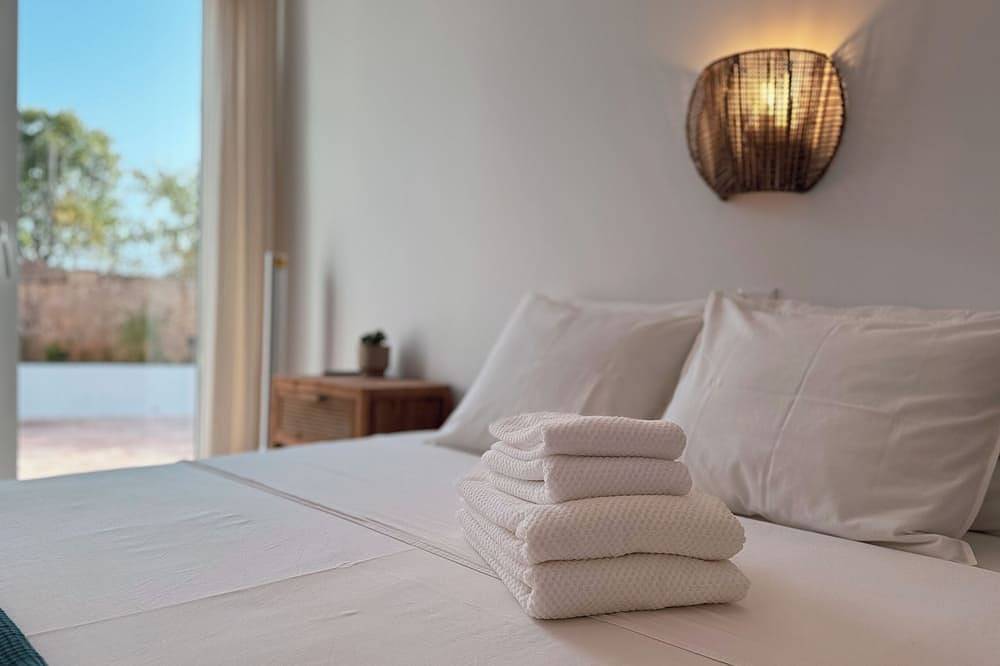 Algarve Windmill, Large Villa & Pool. 2000m to the Beach in Budens, Faro District
