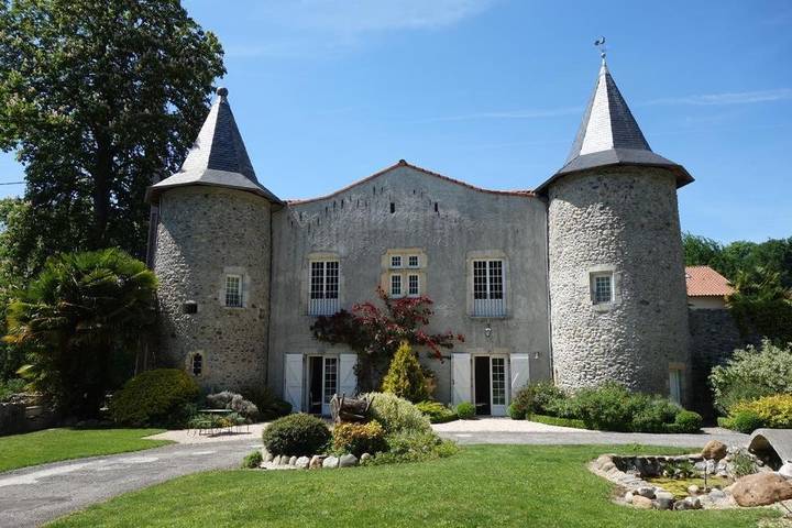 Chambre d’hôte pour 4 personnes, avec Terrasse et Jardin ainsi que Piscine et Vue