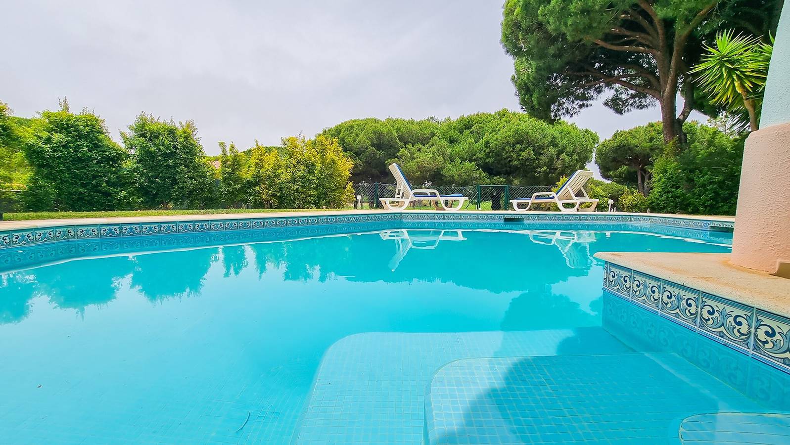 Maison de vacances 'Maria - Vilamoura Golf Side' avec piscine, terrasse et Wi-Fi in Quarteira, District de Faro