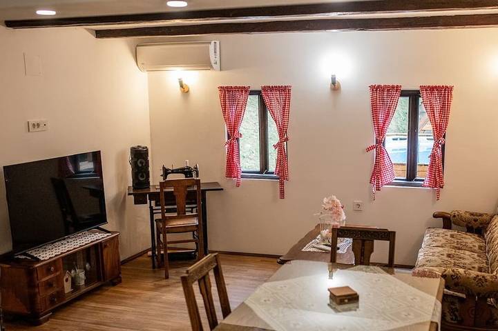 Charm of Tradition: A Cozy Wooden House in the Heart of Croatian Zagorje in Condado de Krapina-Zagorje