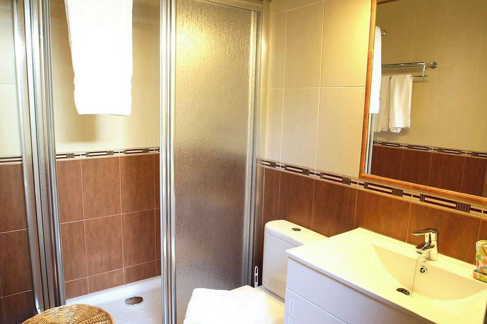 Entire apartment, Rural Apartments La Viña (Apartment number 9) in Cangas de Onís, Asturias Province