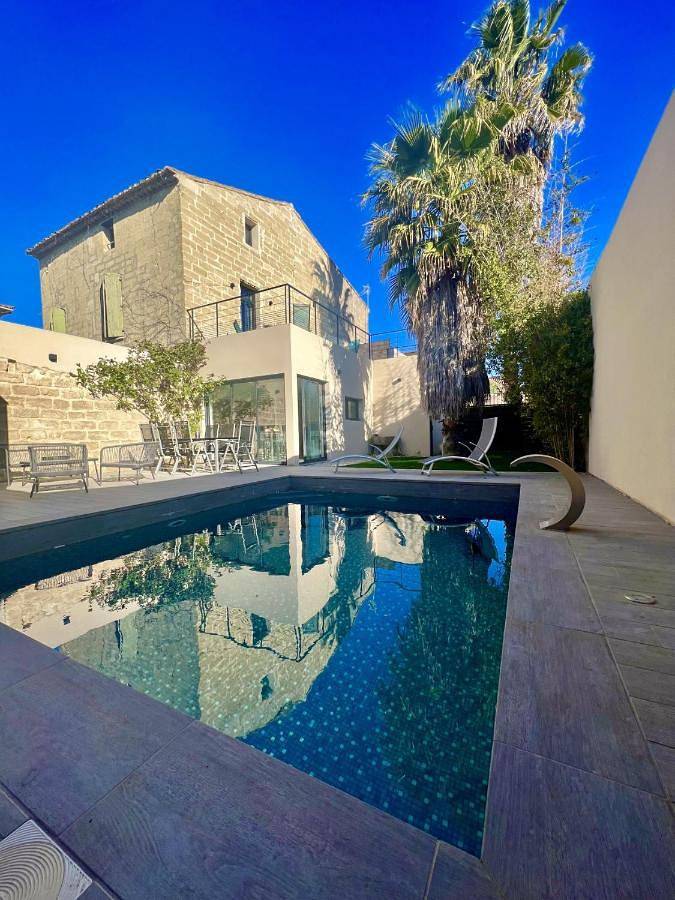 Maison de vacances pour 9 personnes, avec Balcon et Terrasse ainsi que Jardin et Piscine à Aimargues