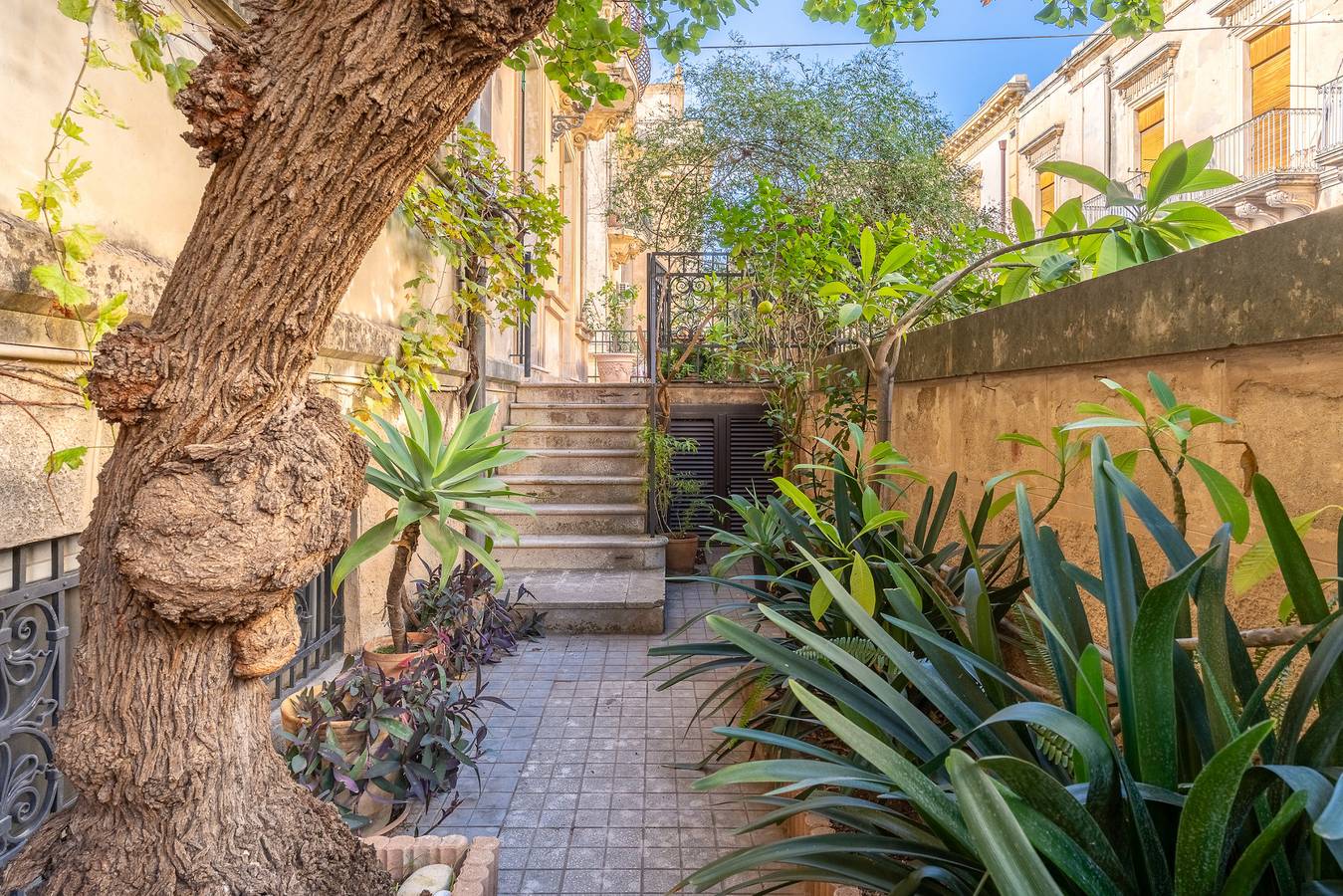 Entire apartment, Holiday apartment for 2 people with terrace in Noto, Noto region