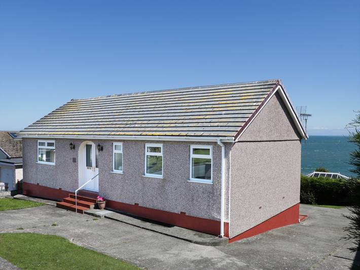 Bungalow for 7 people, with garden, with pets on the Isle of Anglesey