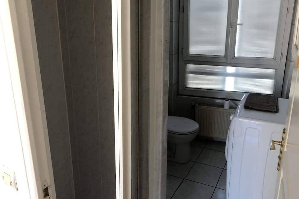 Apartamento entero, F2 / 4 pers. luz y terraza, cerca de París, Fontainebleau, Provins y Barbizon in Melun, Sena y Marne