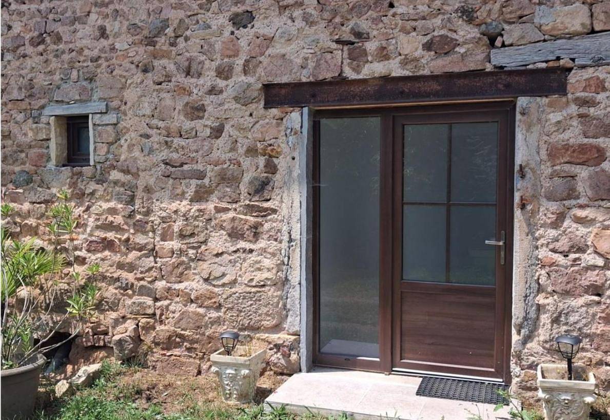 One-Bedroom House in Dompierre-les-Ormes, Région de Mâcon