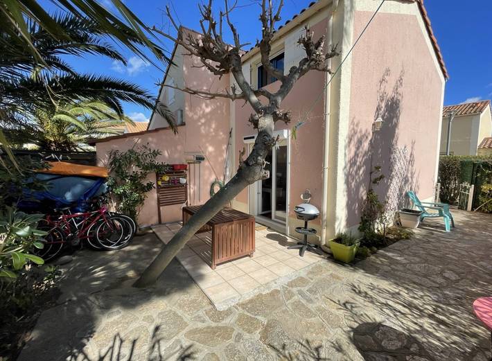 Gîte pour 4 personnes, avec terrasse ainsi que piscine et jardin, animaux acceptés dans Plage de l'Anglade - 2