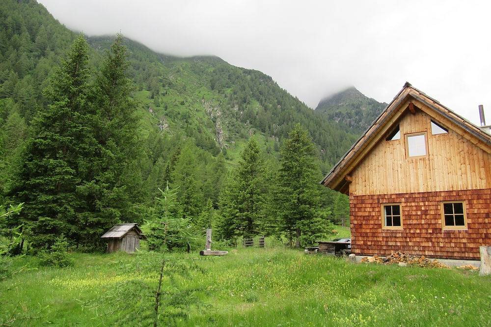 Preberhütte in Prebertal lies at 1500 meters above sea level in Krakauhintermühlen, Murau (Kreischberg)