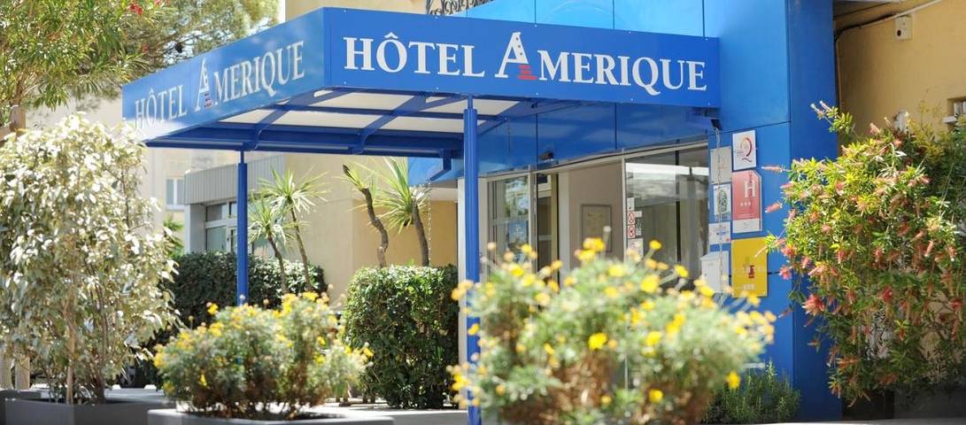 Hôtel pour 2 personnes, avec jacuzzi ainsi que balcon et piscine