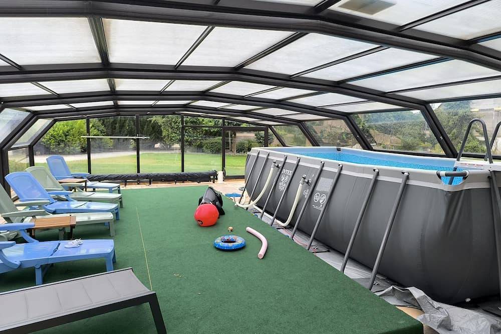 Gîte rurale, piscine couverte et spa, aire de jeux in Ostheim, Région de Ribeauvillé