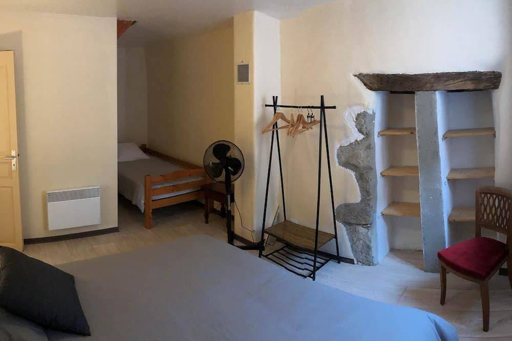 La Maison des Tisserands in Villefranche-de-Conflent, Parc naturel régional des Pyrénées catalanes