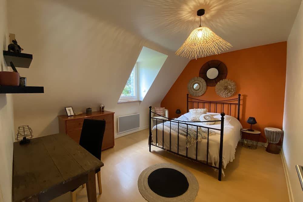 Charming traditional house ideally located in a quiet area near the beach in Saint-Quay-Perros, Rosa Granitküste