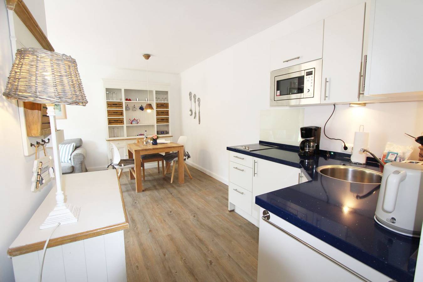 Ganze Wohnung, Helle 3-Zimmer-Ferienwohnung für bis zu 3 Personen in zentraler Lage in Wenningstedt, Sylt