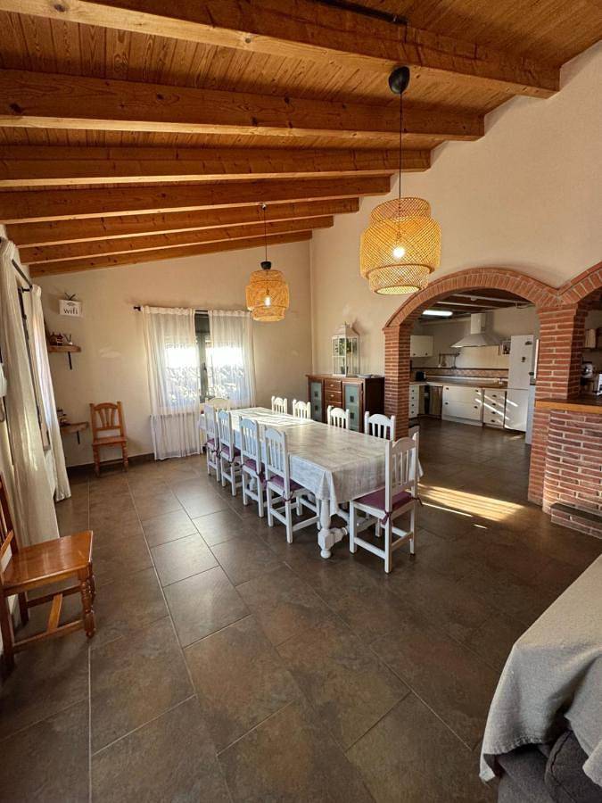 Chalet para 12 personas, con jardín además de vistas y piscina, Se admiten mascotas en Valles Oriental - 4