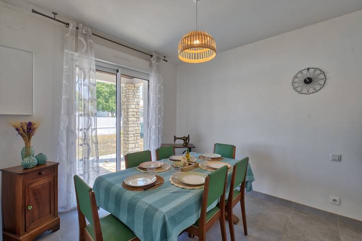Ferienhaus für 6 Personen, mit Terrasse und Garten in Semussac