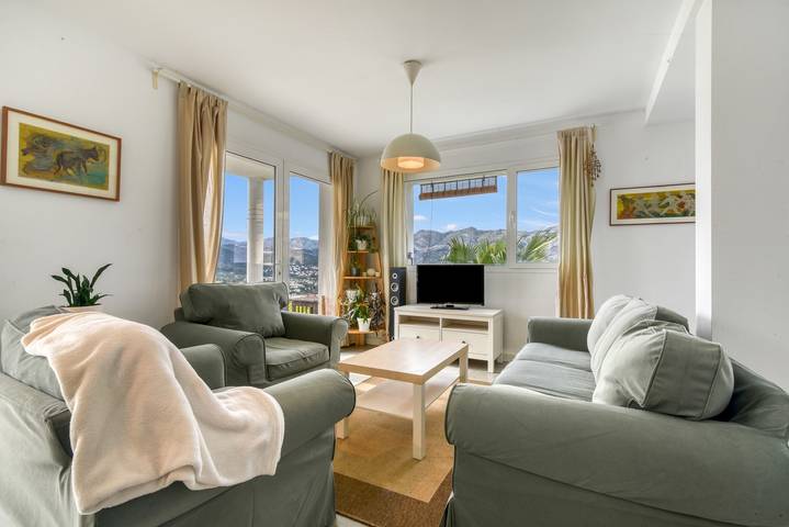 Villasol - Casa tranquila con piscina privada y vistas abiertas a la montaña in Orbeta, Orba
