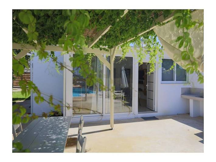 Bungalow für 4 Personen, mit Terrasse und Garten sowie Pool in Rethymnon