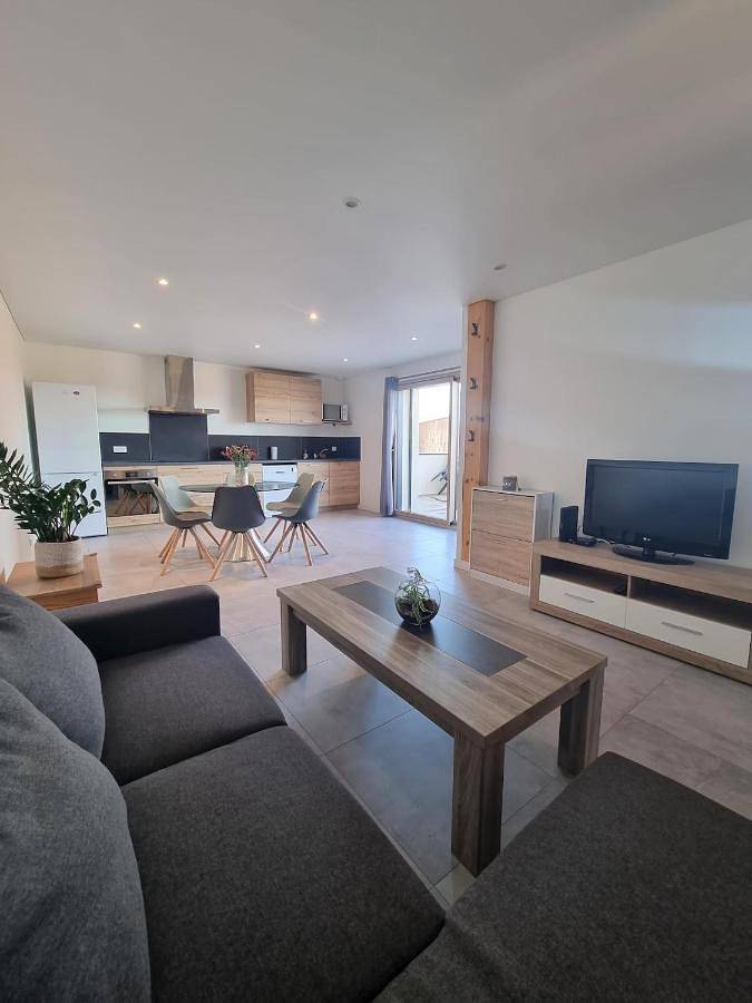 Gîte pour 6 personnes, avec vue et terrasse dans Feigères