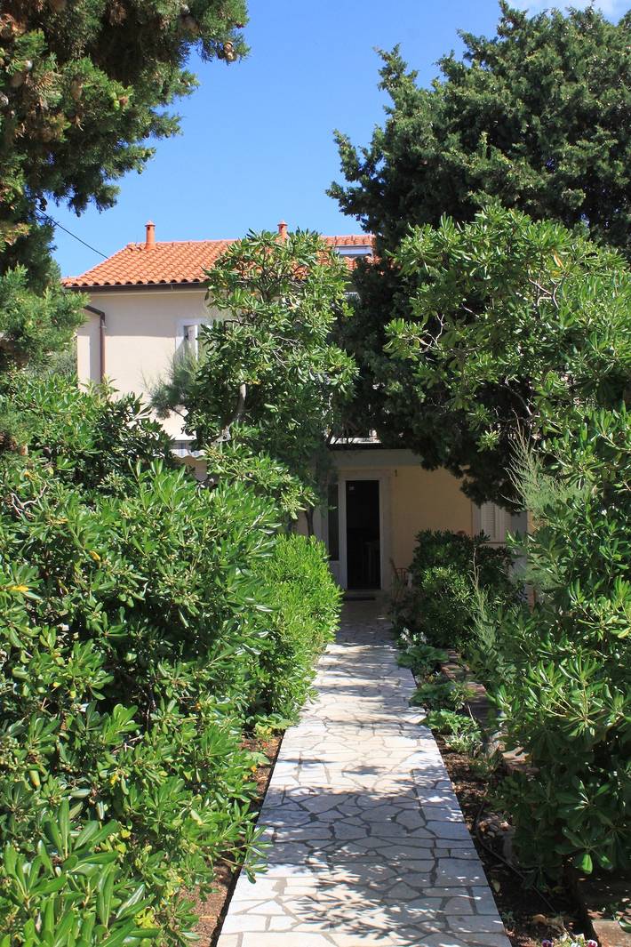 Ganze Wohnung, 1-Zimmer-Ferienwohnung mit Terrasse Nerezine, Losinj A-2518-c in Nerezine, Lošinj (Kvarner Bucht)