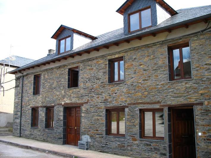 Casa rural para 12 personas, con terraza, Se admiten mascotas en Villagatón