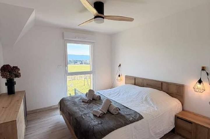 Spacious Accommodation for 6 People•Near Switzerland • Parking + Wi-Fi in Frasne, Französischer Jura