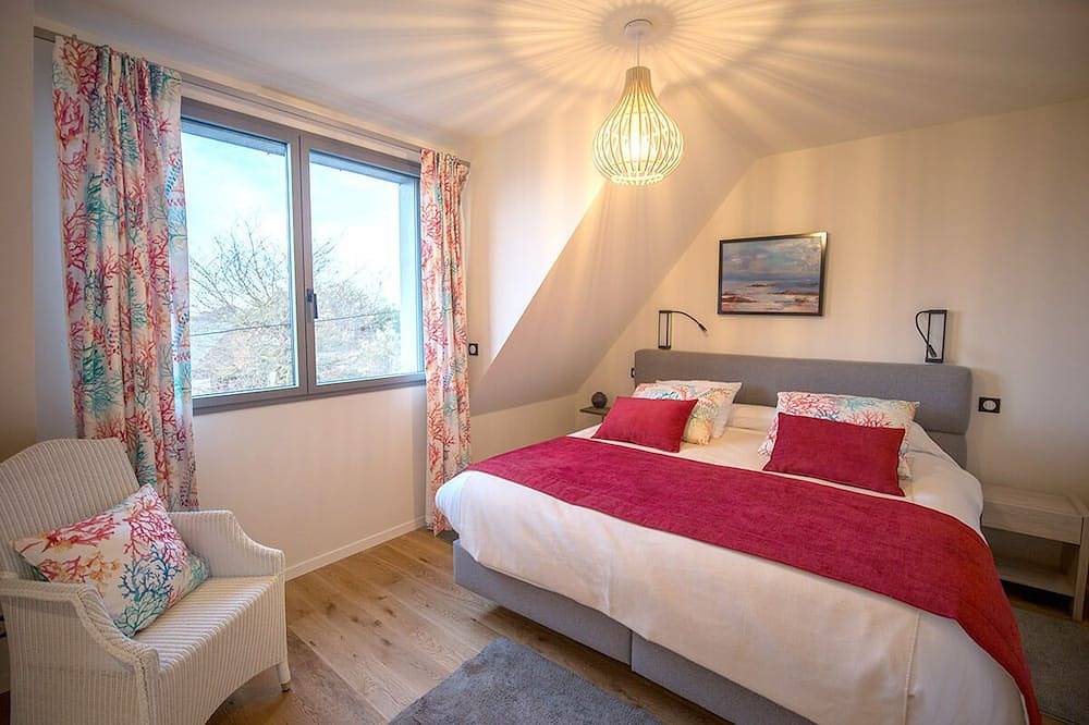 Neu - Villa 300 Meter vom Strand entfernt, beheiztes Hallenbad, Meerblick in Carantec, Ceinture Dorée