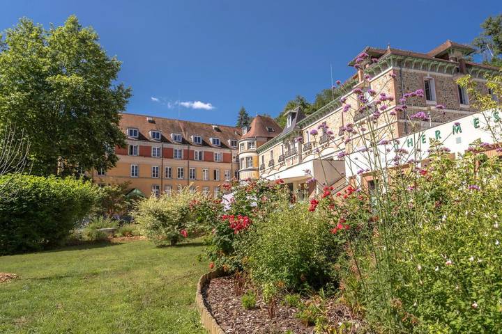 Hôtel pour 2 personnes, avec piscine et jacuzzi ainsi que jardin et sauna, animaux acceptés à Évaux-les-Bains