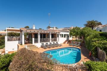 Villa in Sant Lluís, Menorcas Küste für 8 