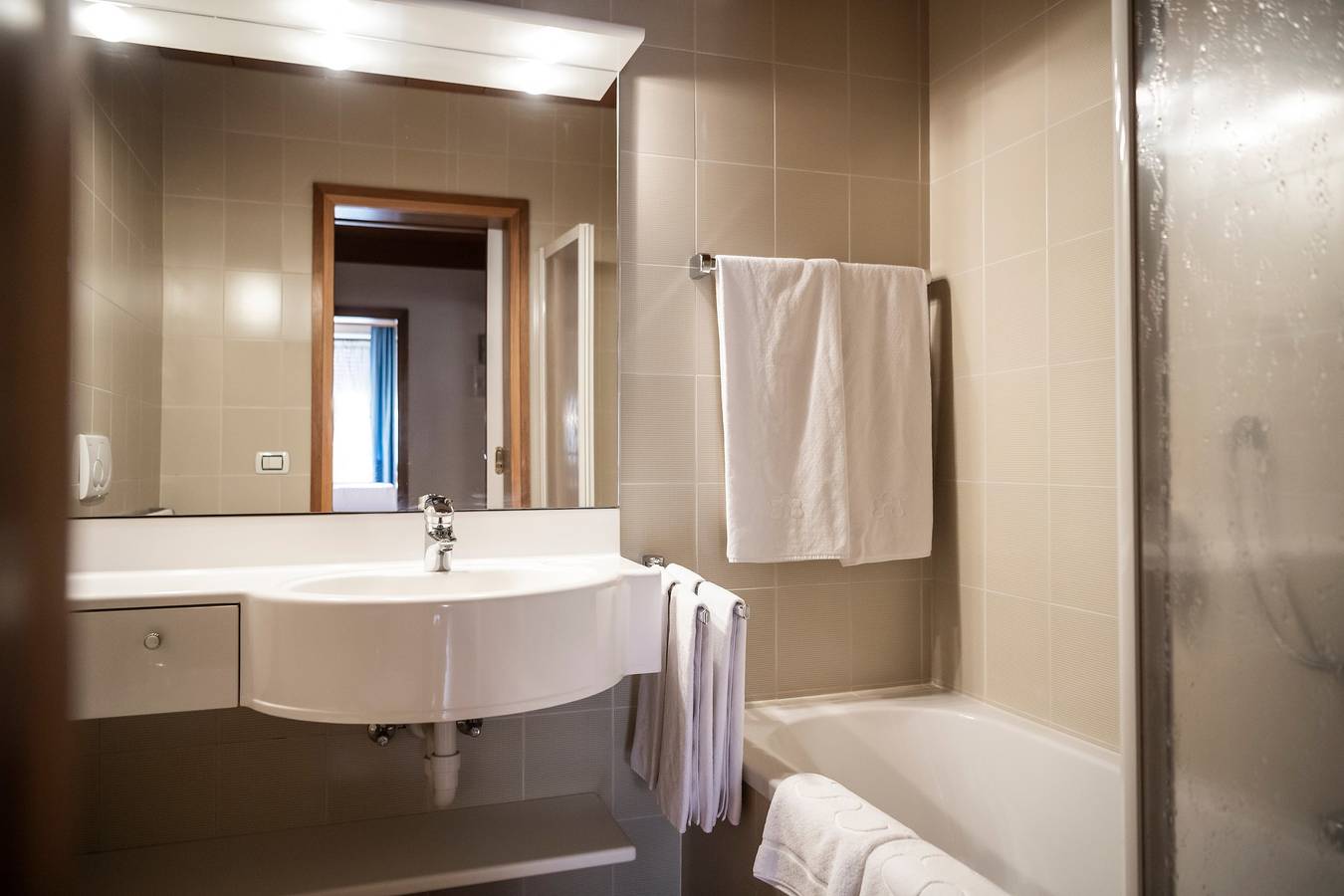 Ganze Wohnung, "Villa Stella Apartment N 43" mit Bergblick, Wlan, Terrasse und Garten in St. Ulrich in Gröden, Dolomiti Superski