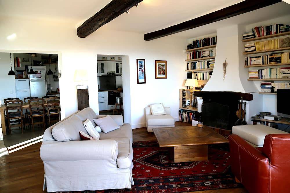 Former Mas Restored 3 Air Conditioned Bedrooms Large Heated Pool in Seillans, Draguignan Region