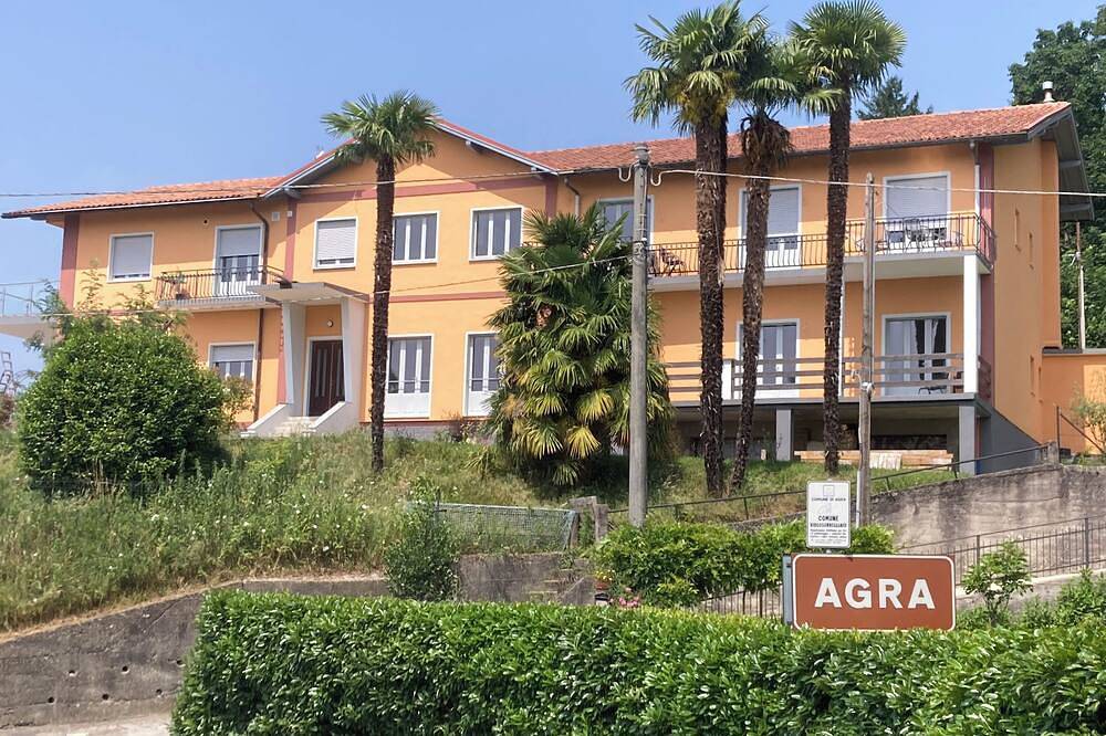 Ganze Wohnung, 75qm Wohnung, Eg, Terrasse, 2 Schlafz., Duschbad und sep. Wc, max. 5 Personen in Vignone (Dumenza), Agra