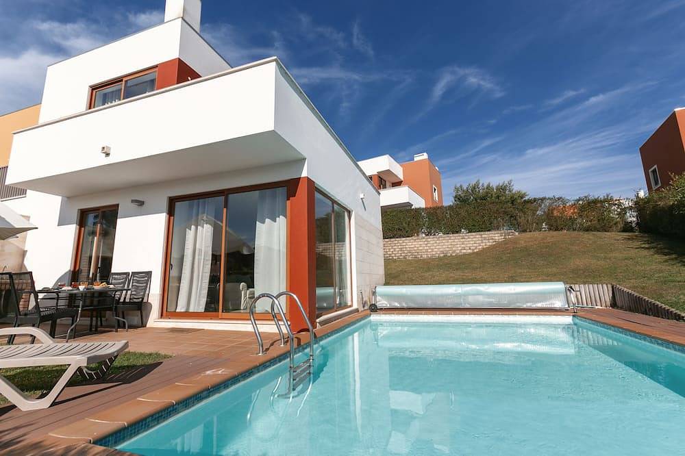 Villa Lantana - private pool in a peaceful area in Vau, Leiria District