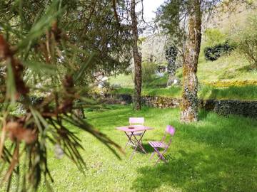 Gîte pour 2 personnes, avec jardin et terrasse dans le Jura