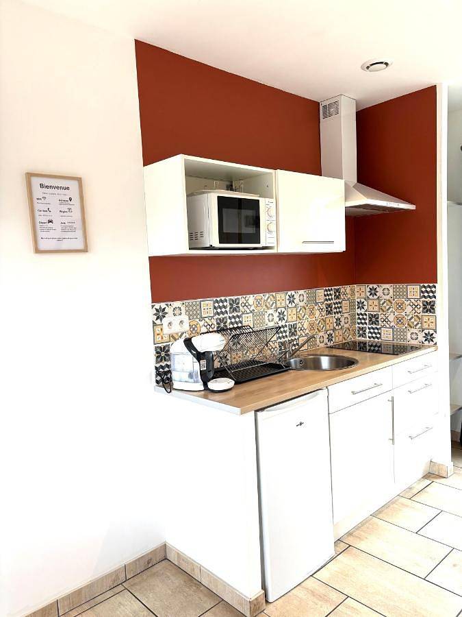 Gîte pour 4 personnes, avec jardin ainsi que terrasse et piscine, animaux acceptés à Cérans-Foulletourte - 2