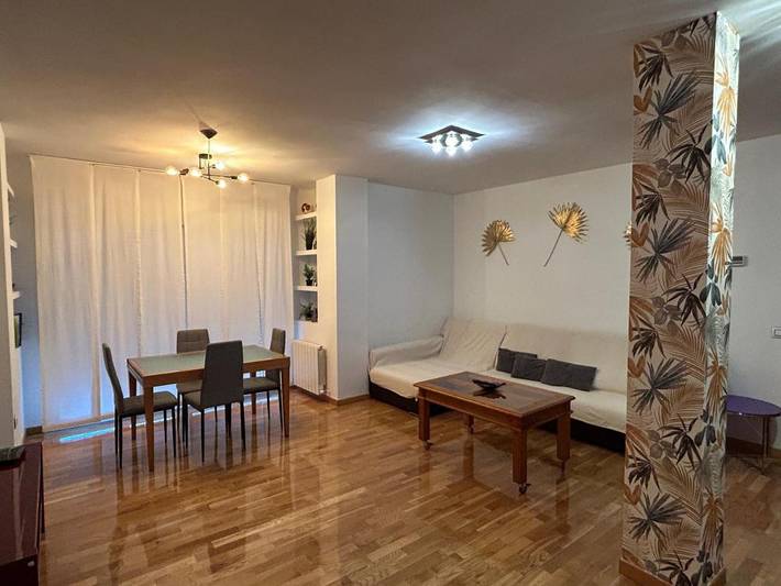 Gîte pour 6 personnes, avec Balcon et Terrasse ainsi que Jardin et Piscine à Ciudad Real