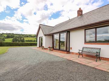 Log Cabin for 6 People in Powys, Mid-Wales, Photo 3