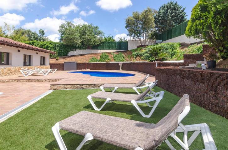 Casa rural para 8 personas, con Terraza además de Jardín y Piscina en Sils - 4