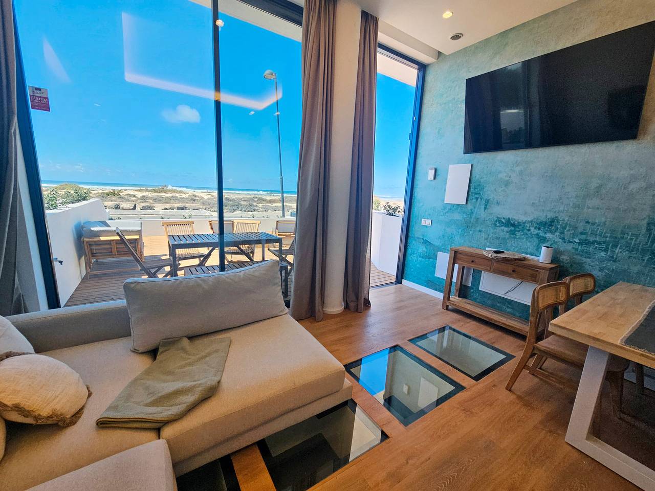 Entire apartment, Vacation Apartment 'Maar Suites Cotillo 2 - Seafront' with Sea View, Private Terrace and Wi-Fi in El Cotillo, La Oliva