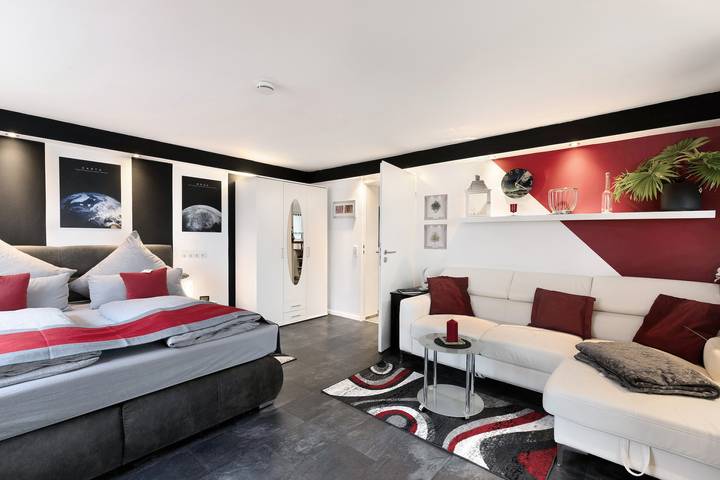 Appartement entier, Appartement « Am Tobelbach » : vue montagne, terrasse privée et Wi-Fi in Lenningen, Arrondissement d'Esslingen