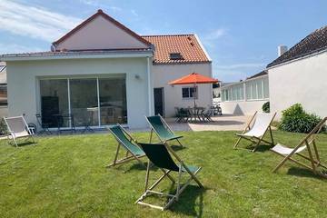 Gîte pour 11 personnes, avec jardin ainsi que terrasse et jacuzzi dans Plage de Lanséria
