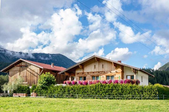 Ferienwohnung für 6 Personen, mit Balkon und Terrasse sowie Garten und Ausblick