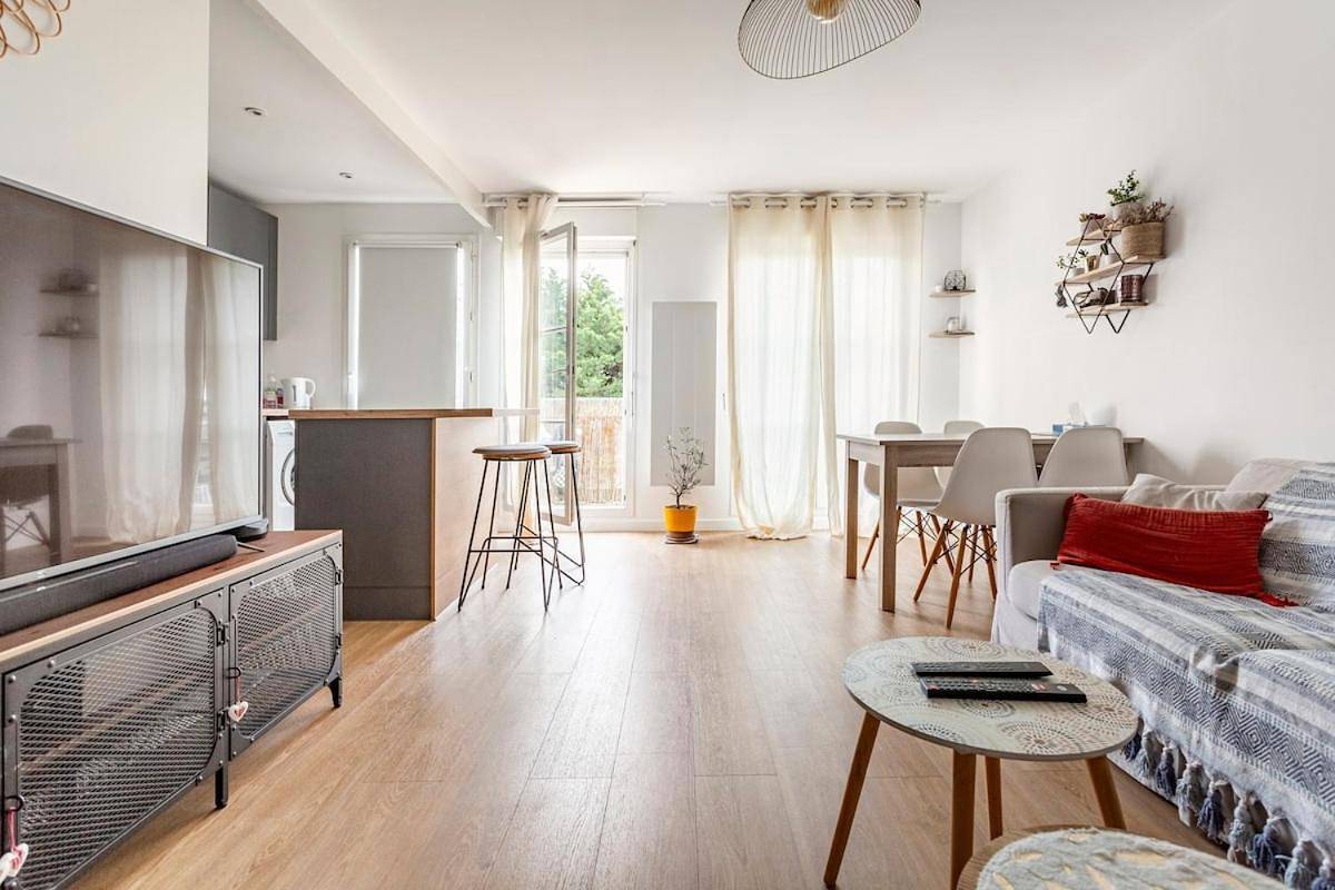 Appartement entier, One-Bedroom Apartment in Bois-Colombes, Hauts-de-Seine